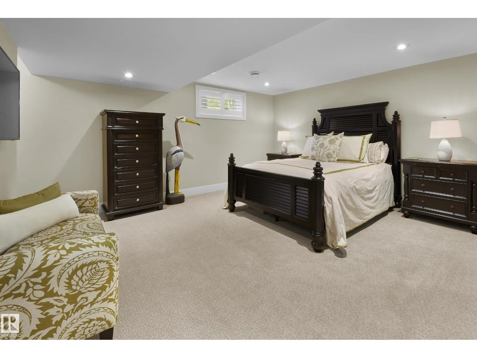5 DONSDALE CR NW