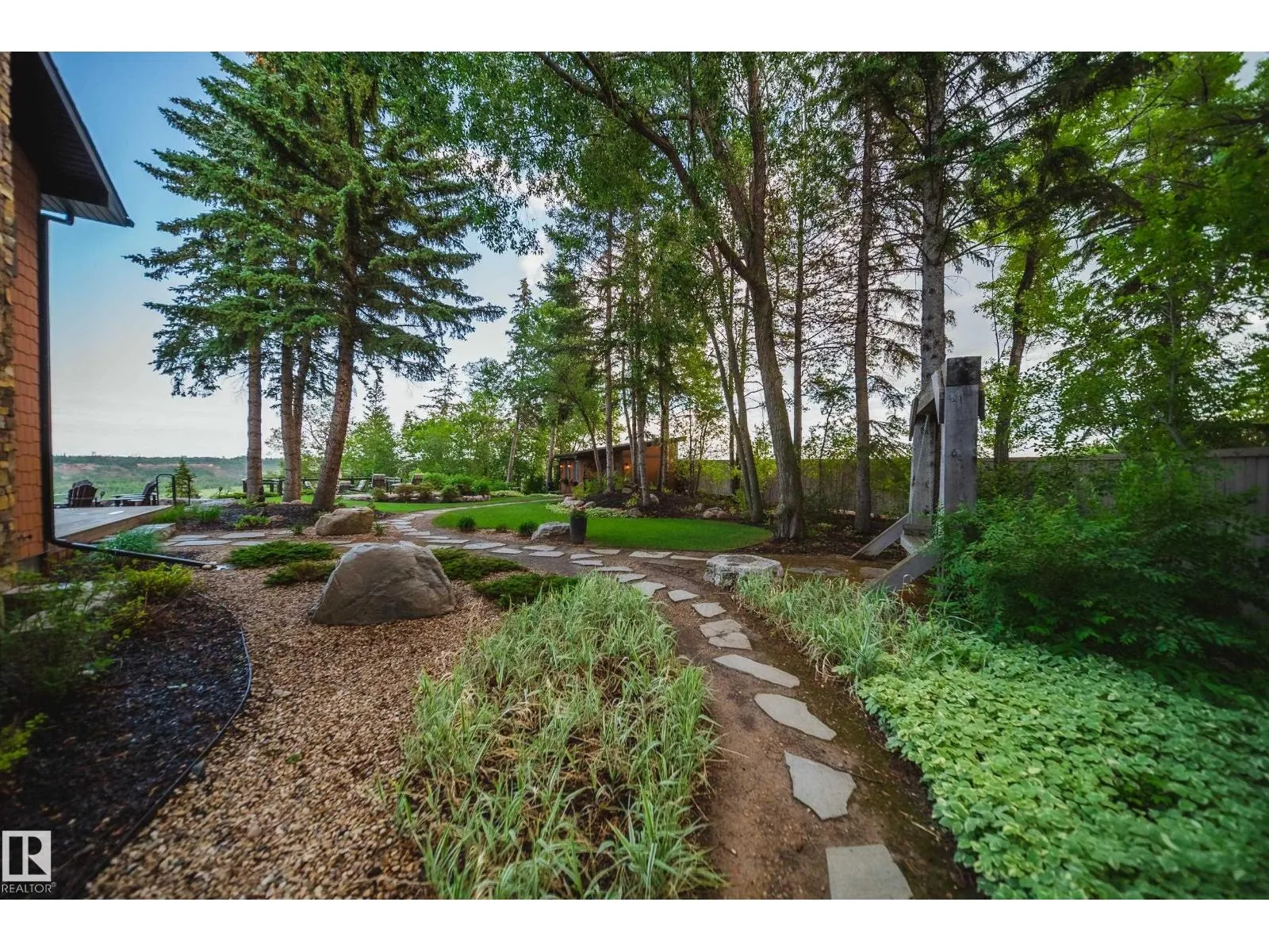 5 DONSDALE CR NW