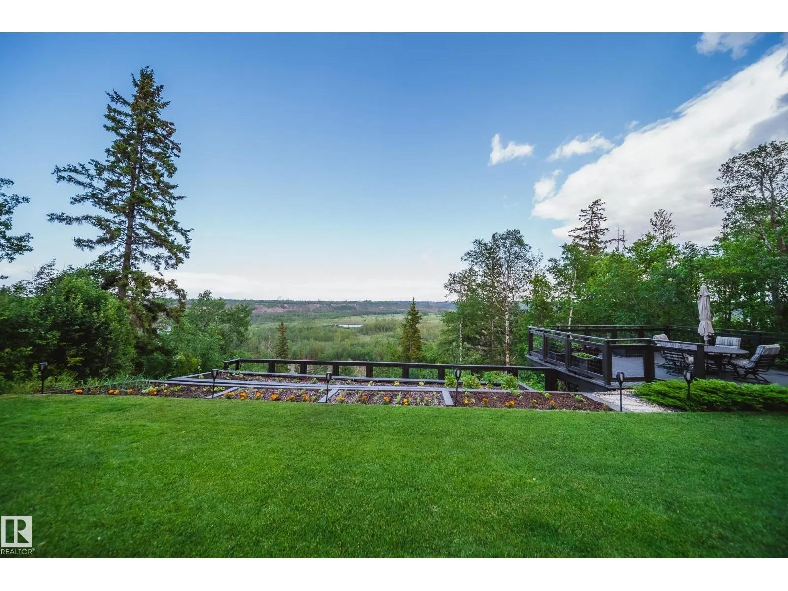 5 DONSDALE CR NW