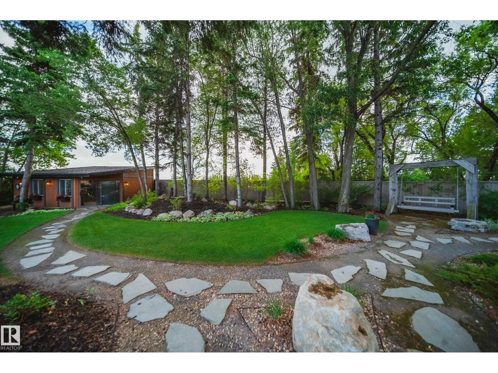 5 DONSDALE CR NW