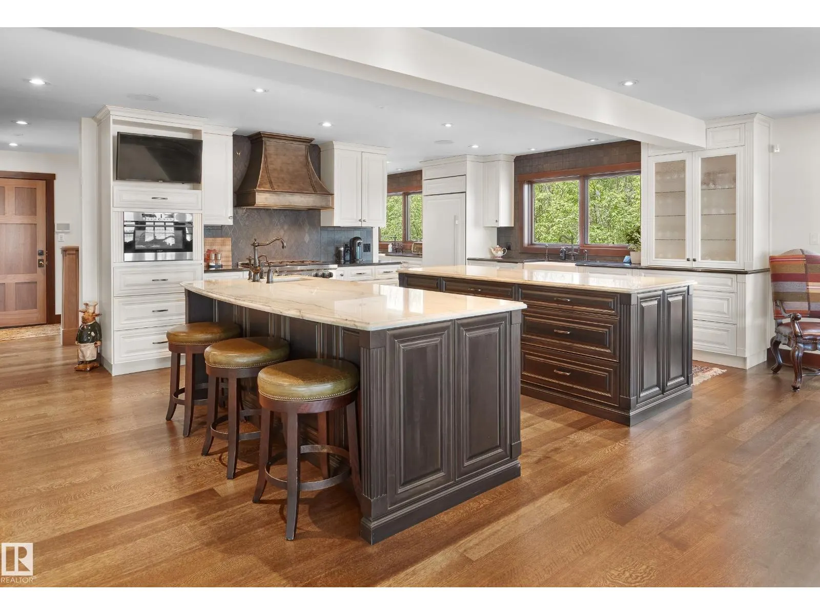 5 DONSDALE CR NW