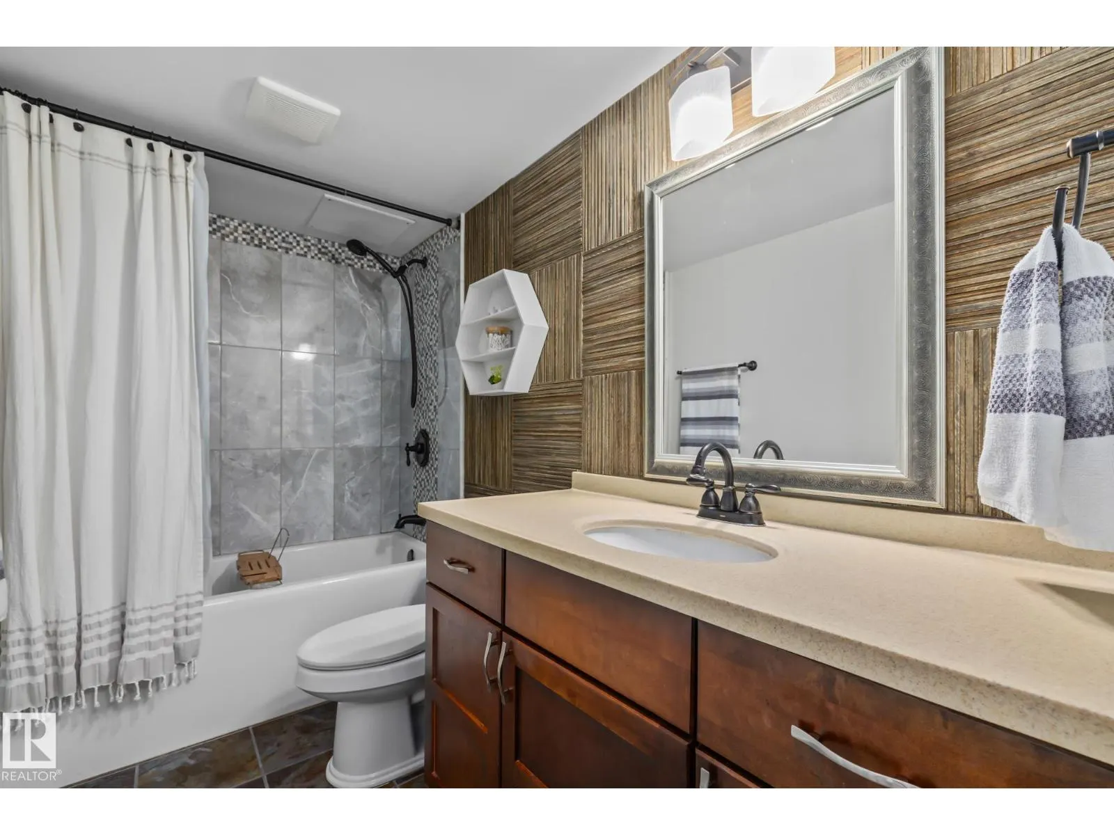 #508 9917 110 ST NW