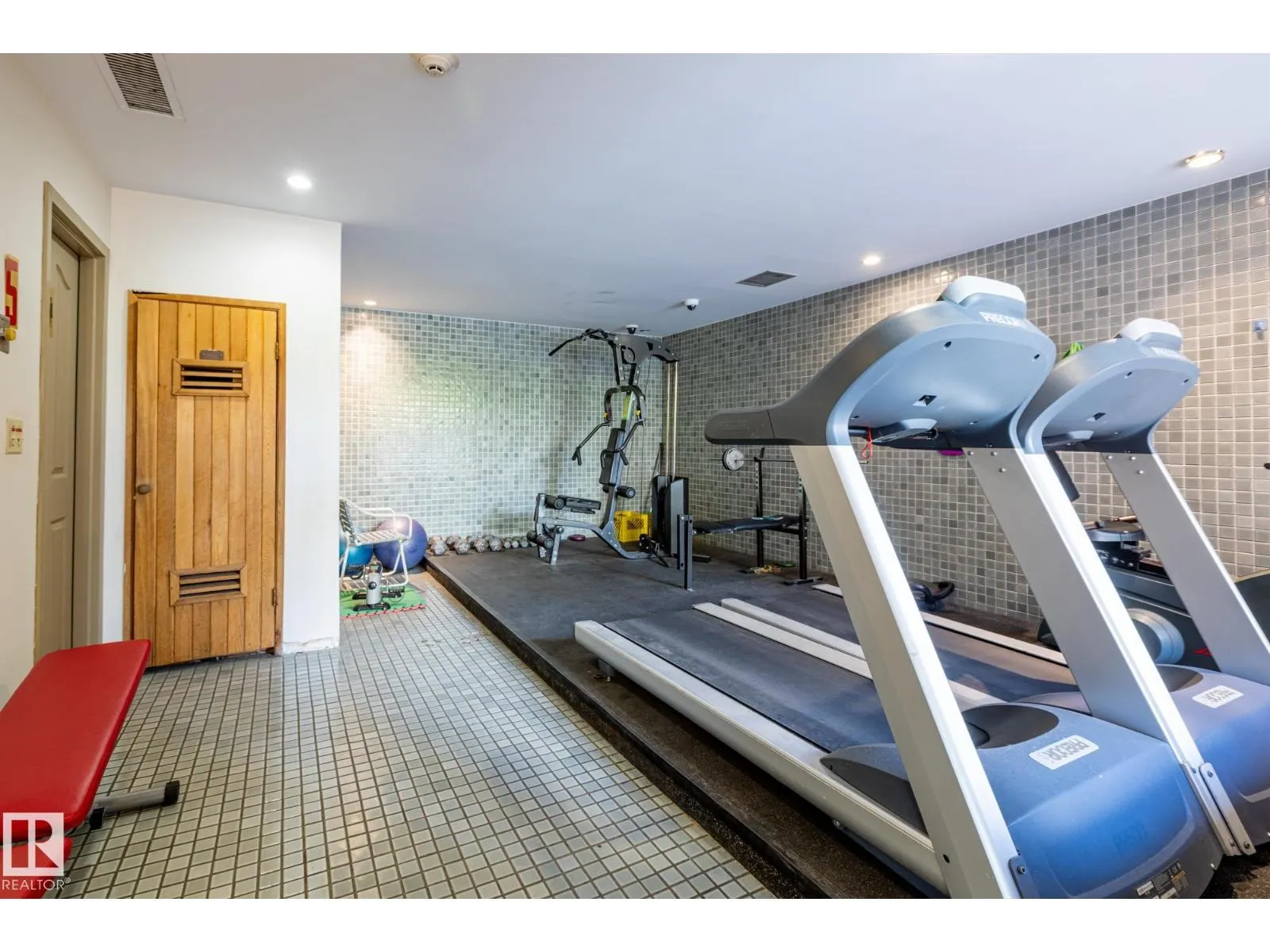 #508 9917 110 ST NW