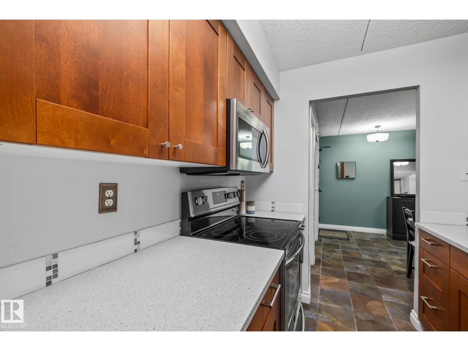 #508 9917 110 ST NW