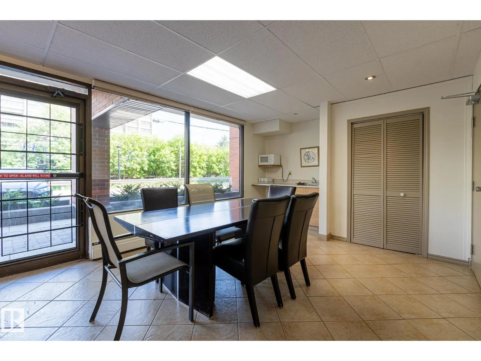 #508 9917 110 ST NW