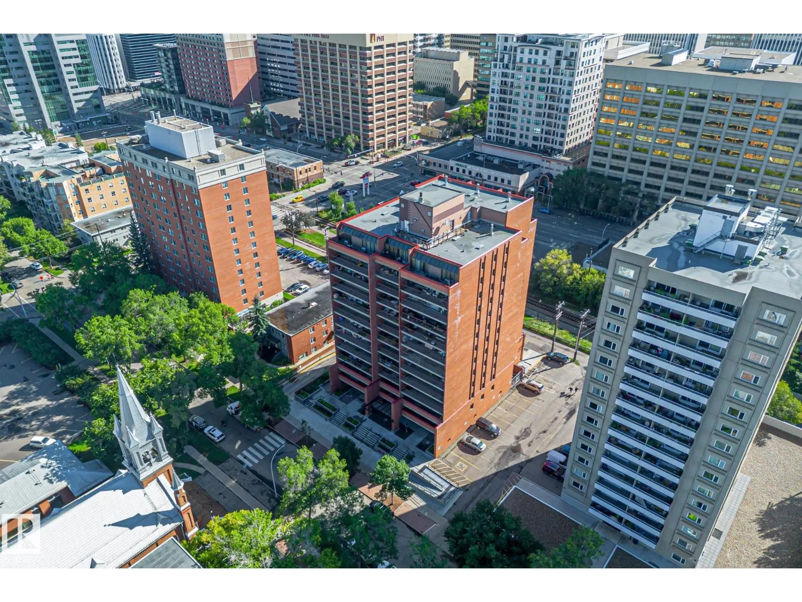 #508 9917 110 ST NW