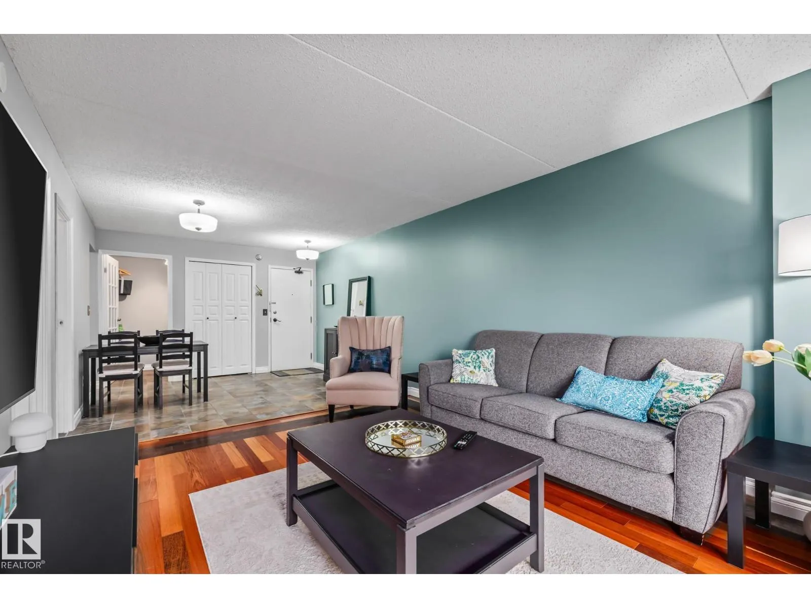 #508 9917 110 ST NW