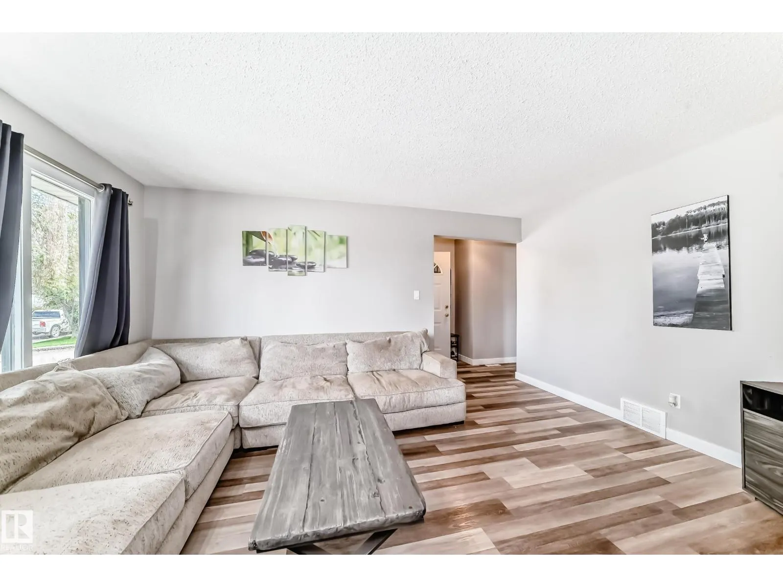 8803 16 AV NW