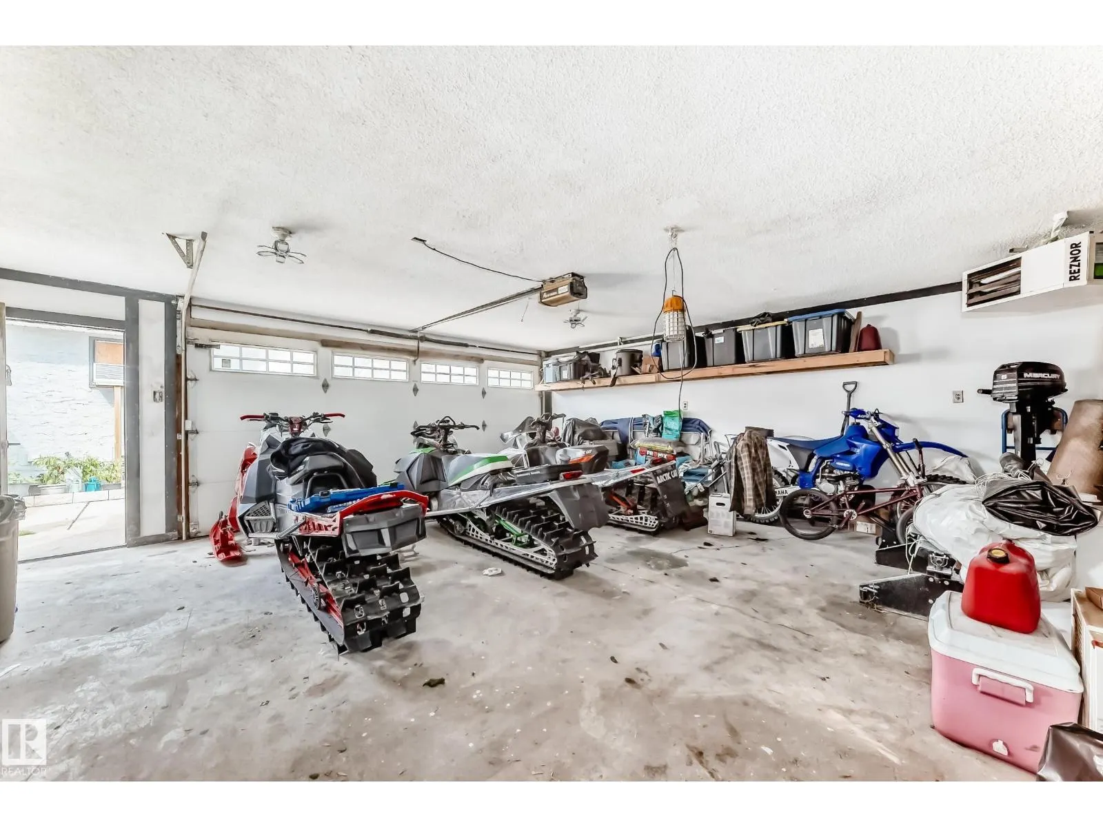 8803 16 AV NW