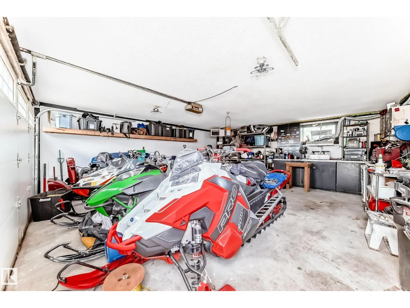 8803 16 AV NW