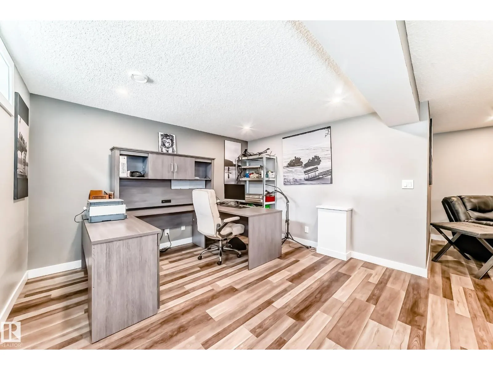 8803 16 AV NW