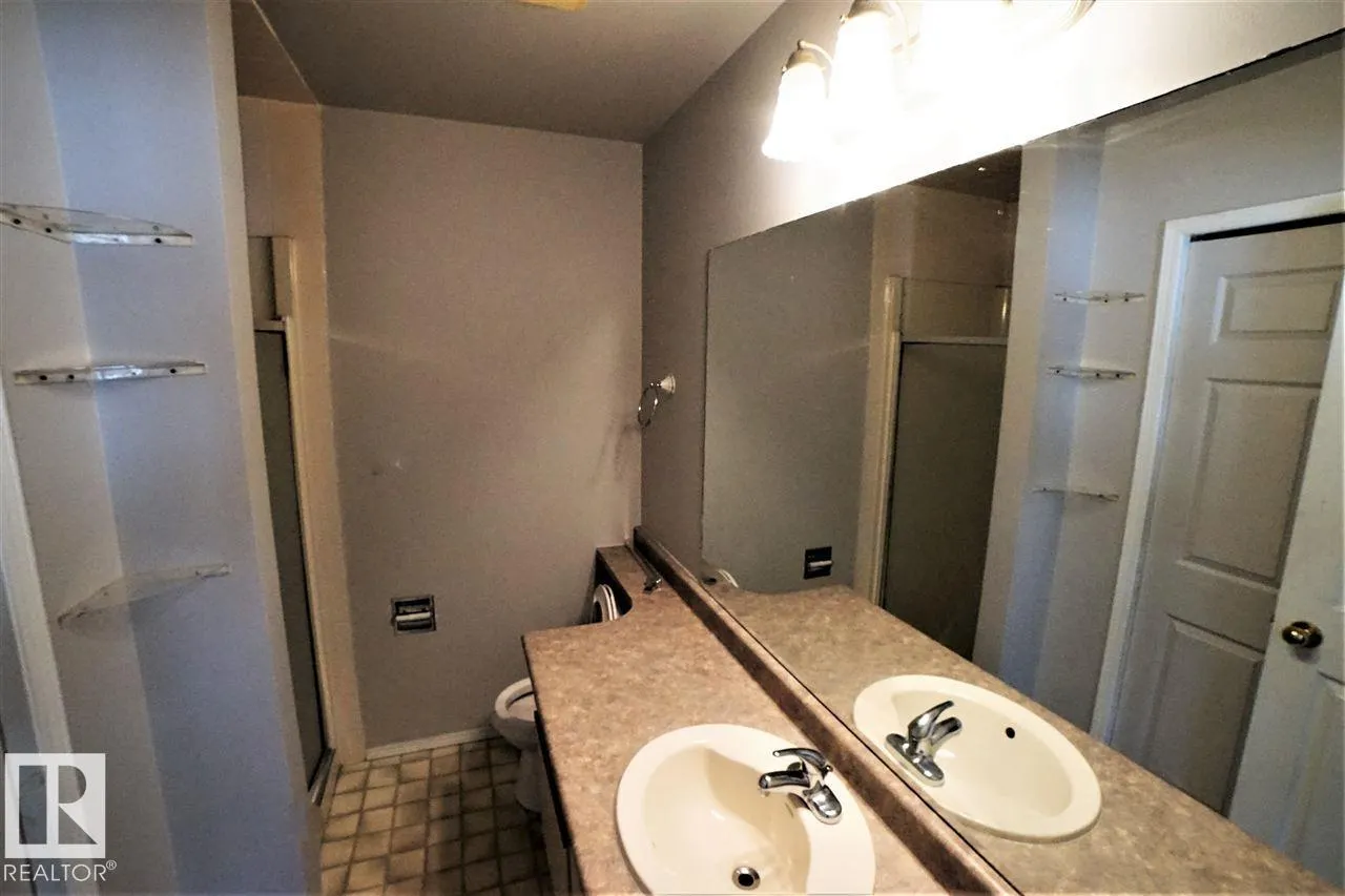 6041 40 AV NW