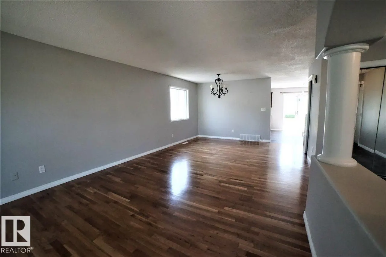 6041 40 AV NW