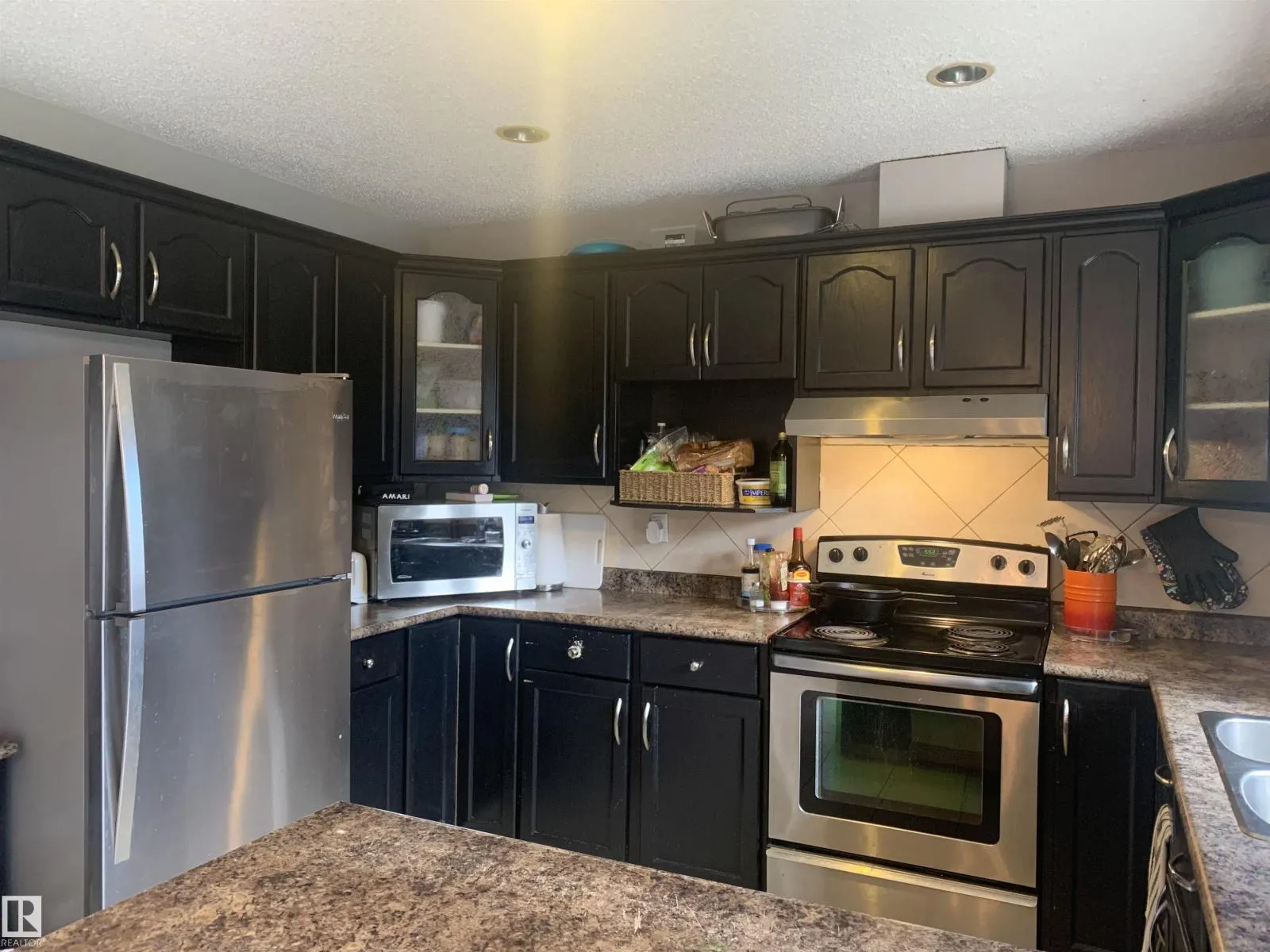 6041 40 AV NW