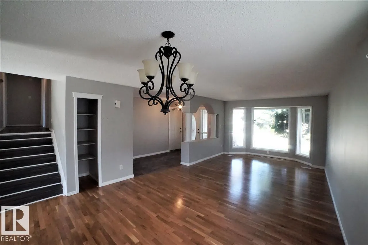 6041 40 AV NW