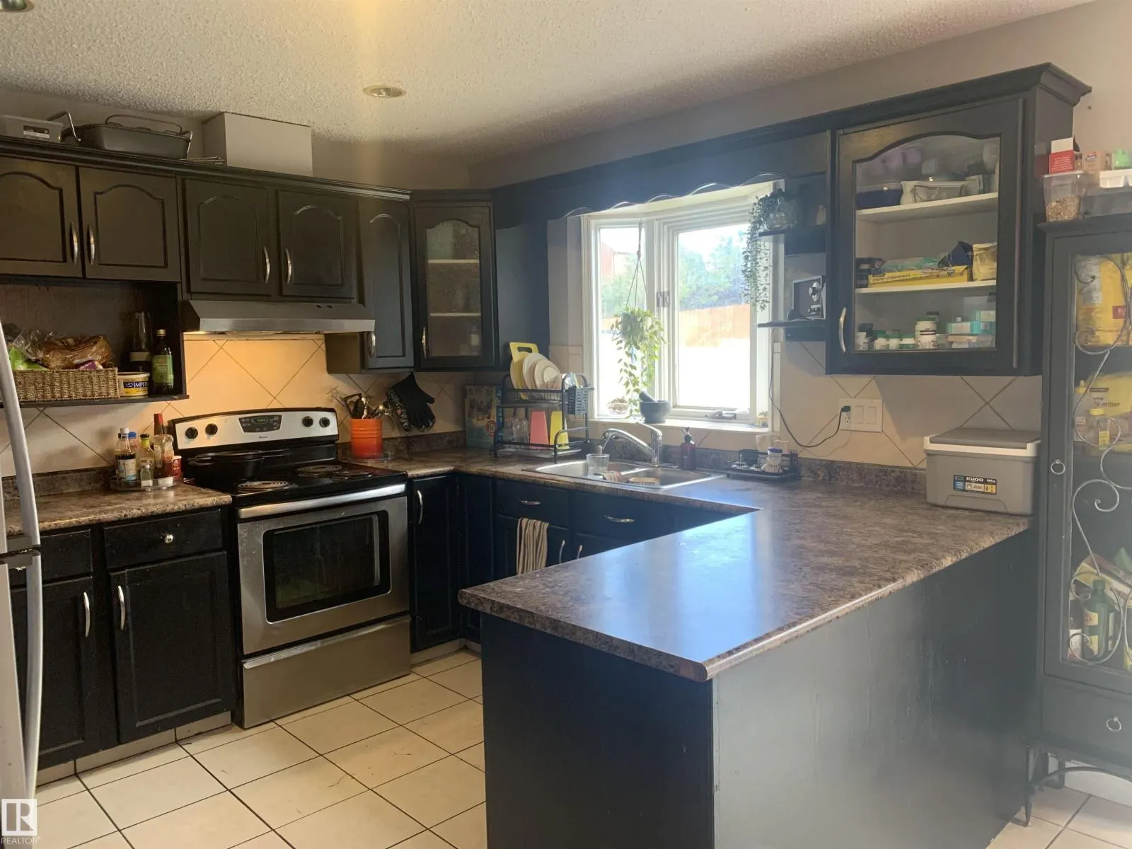 6041 40 AV NW