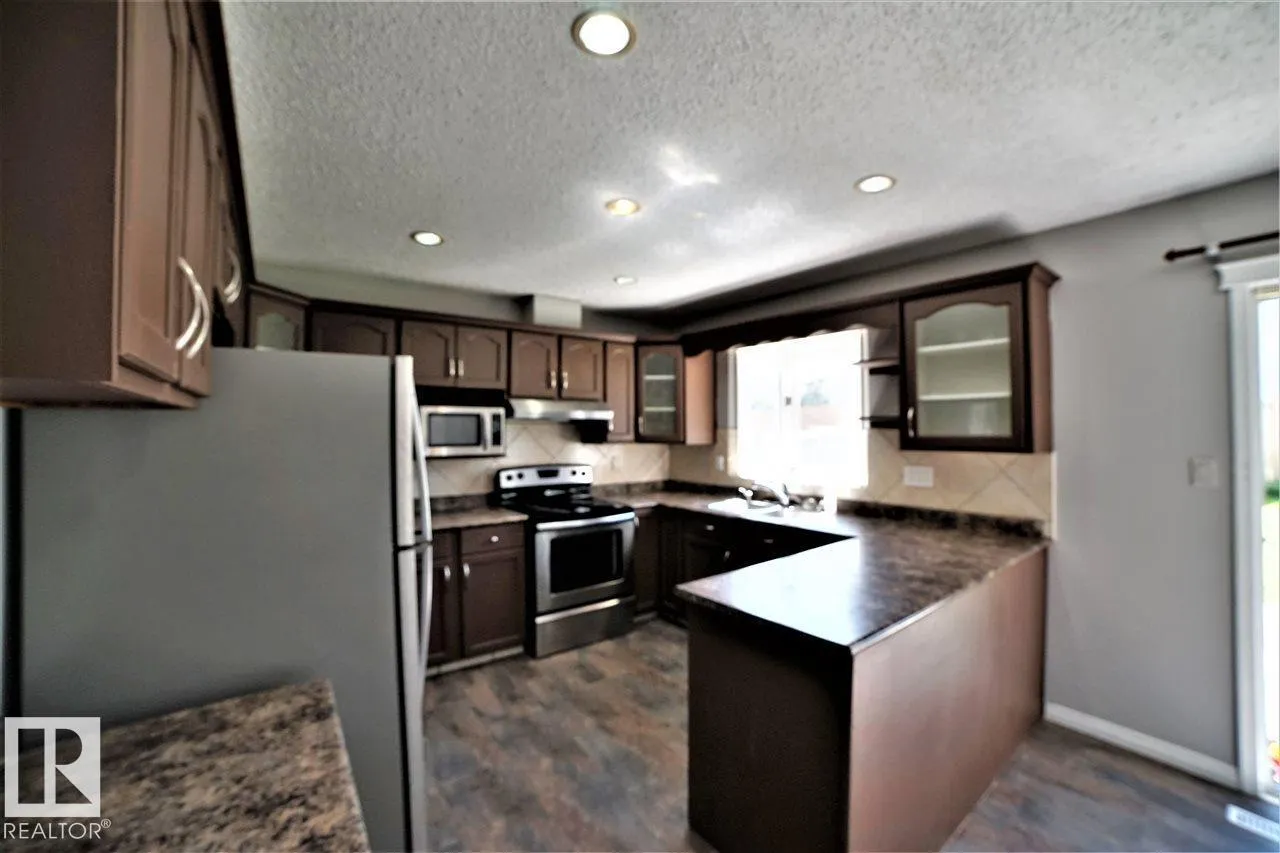 6041 40 AV NW