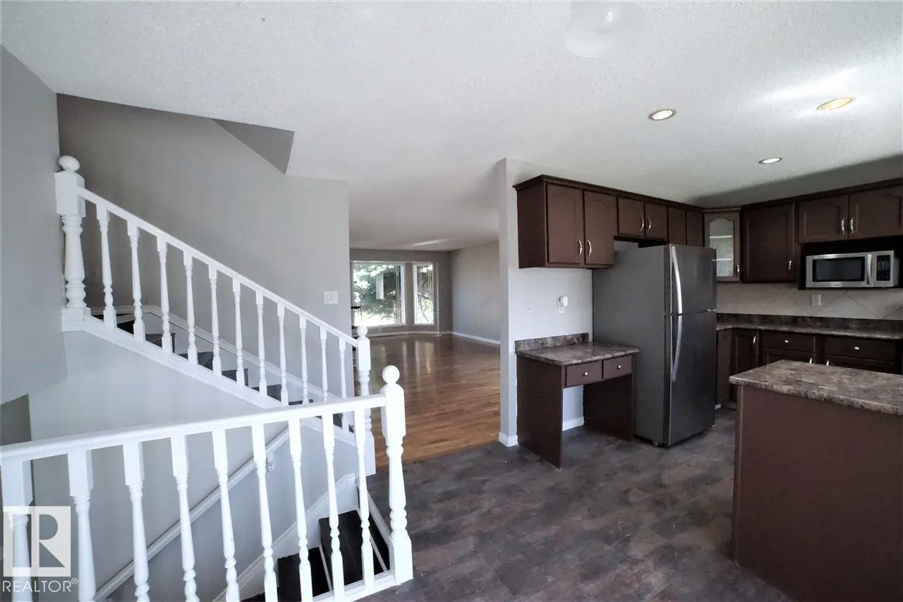 6041 40 AV NW