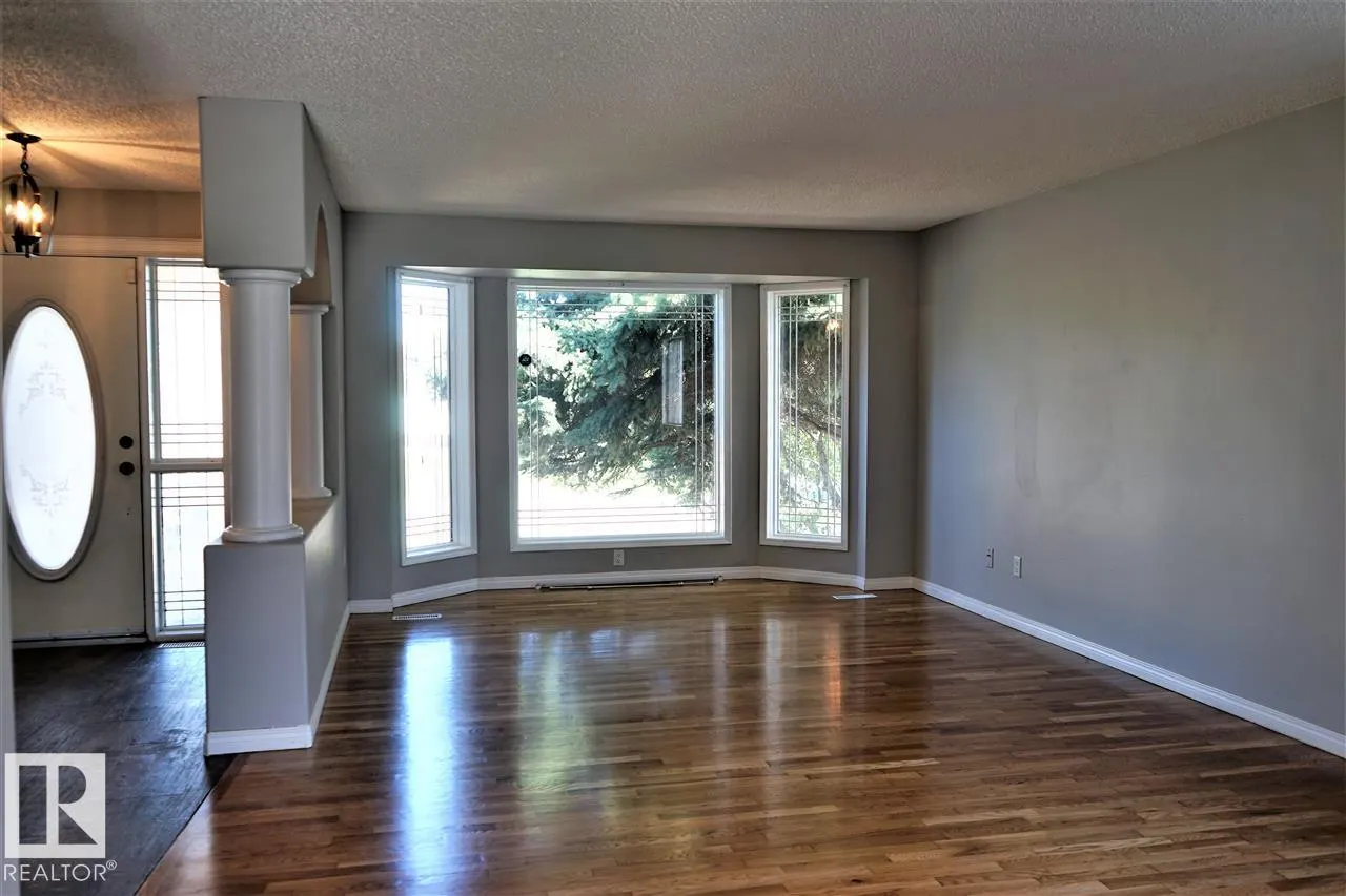 6041 40 AV NW