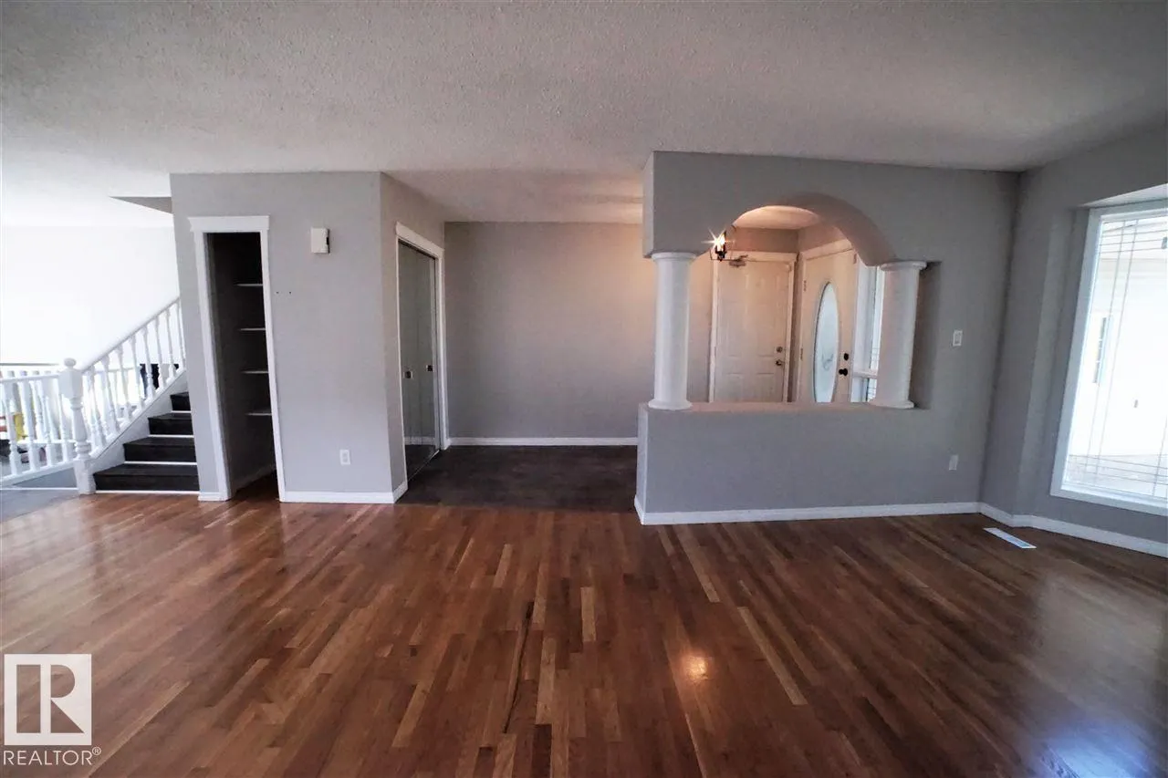 6041 40 AV NW