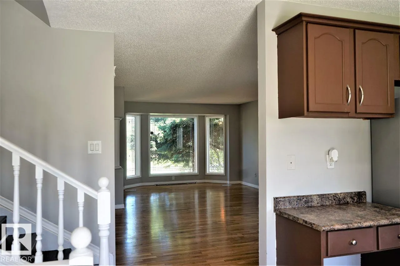 6041 40 AV NW