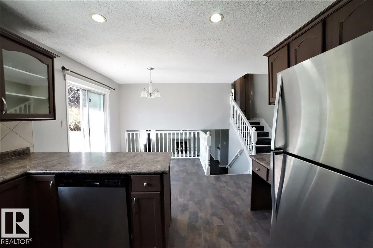 6041 40 AV NW