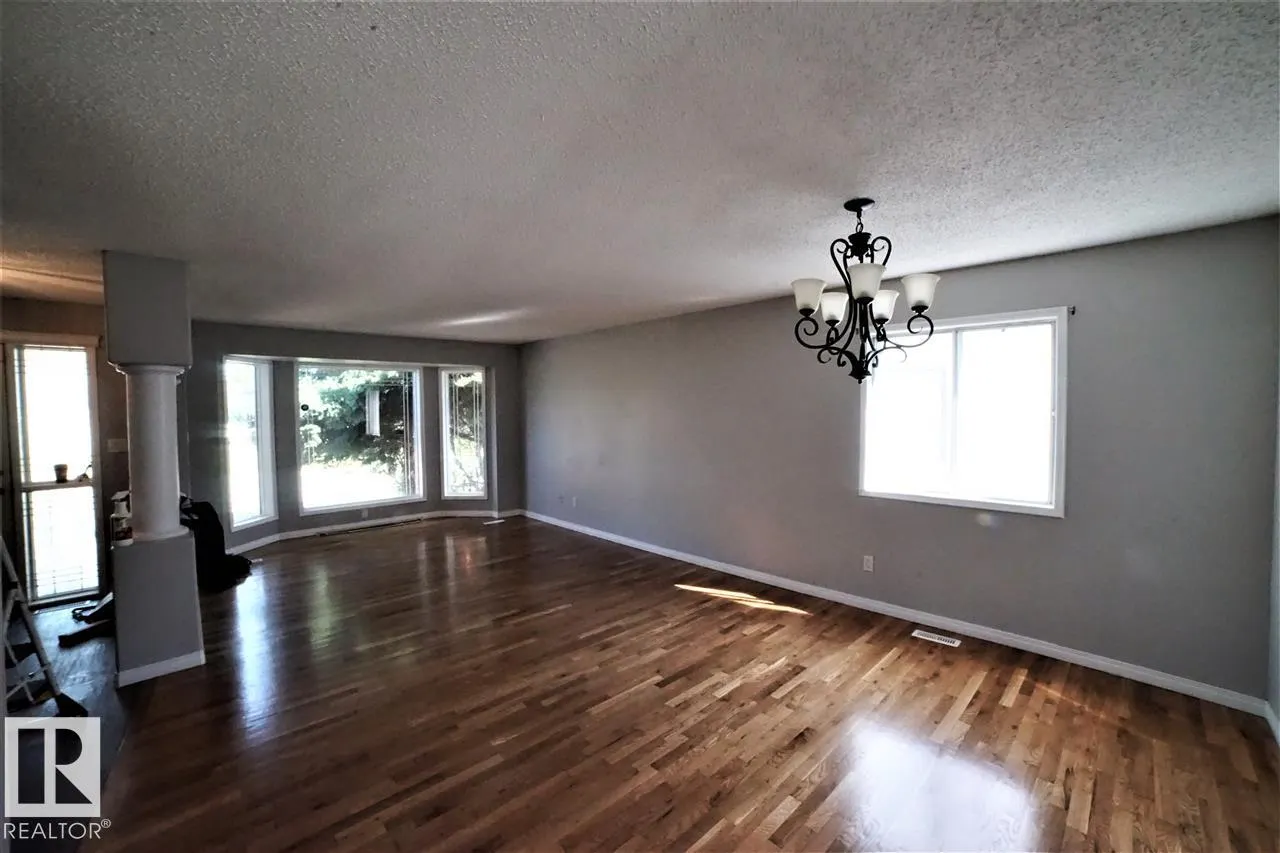 6041 40 AV NW
