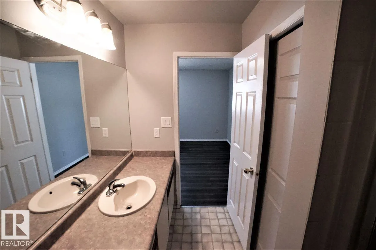 6041 40 AV NW
