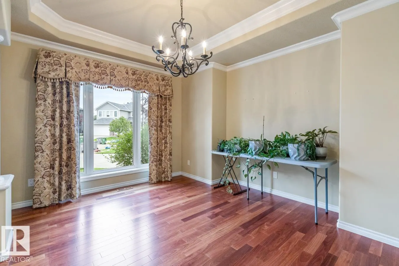 12 COUNTRY CLUB PL
