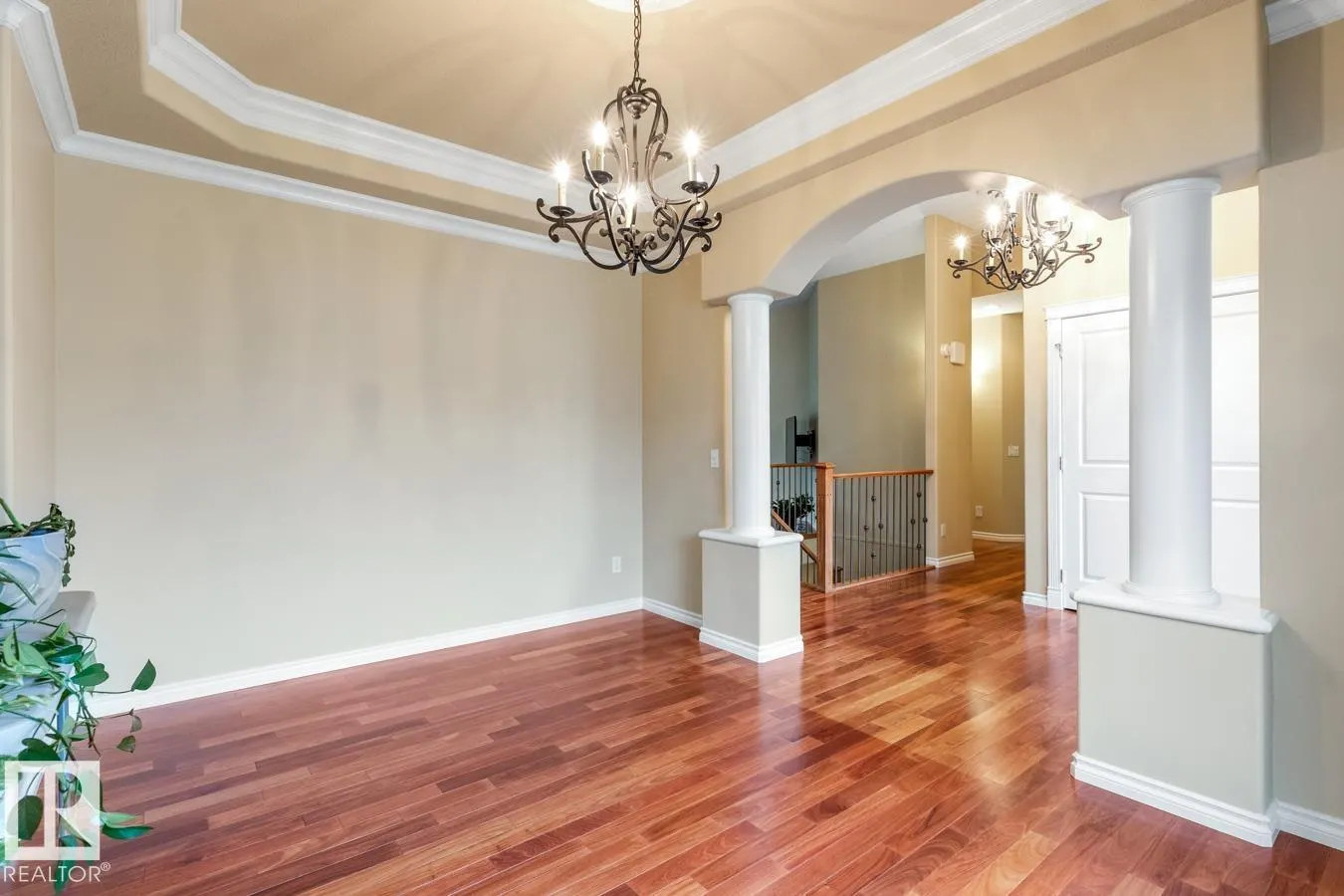 12 COUNTRY CLUB PL