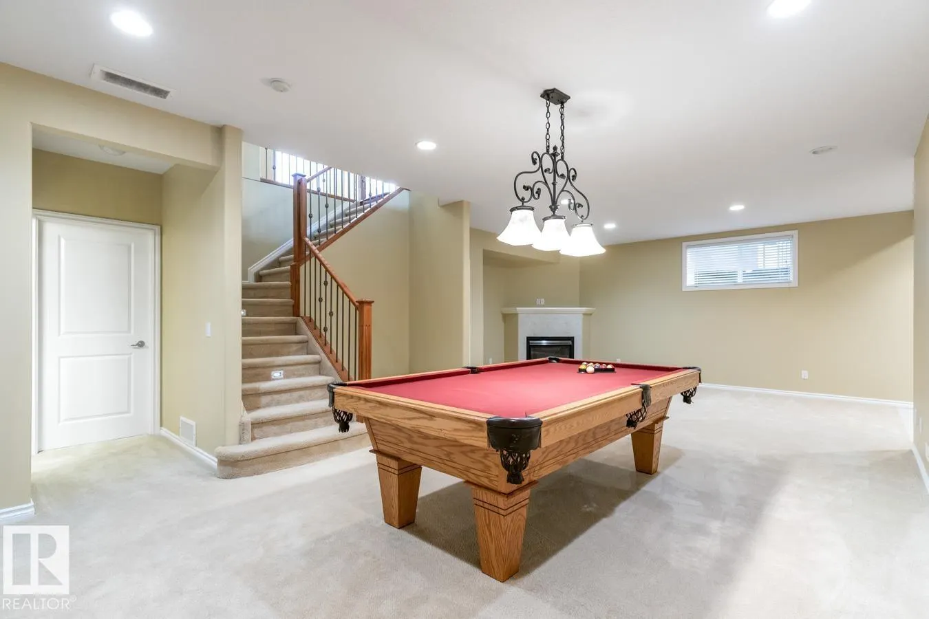 12 COUNTRY CLUB PL
