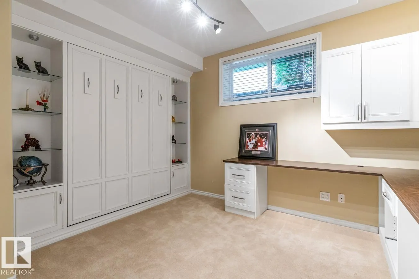 12 COUNTRY CLUB PL