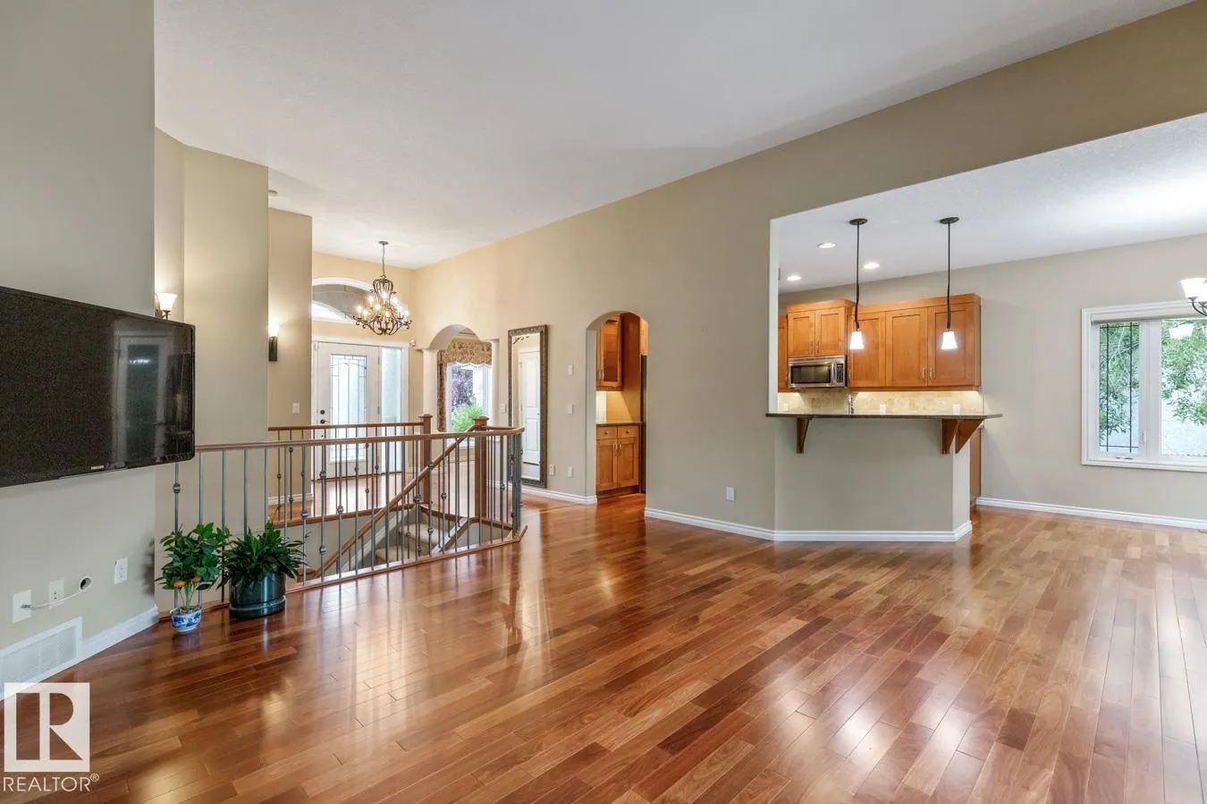 12 COUNTRY CLUB PL