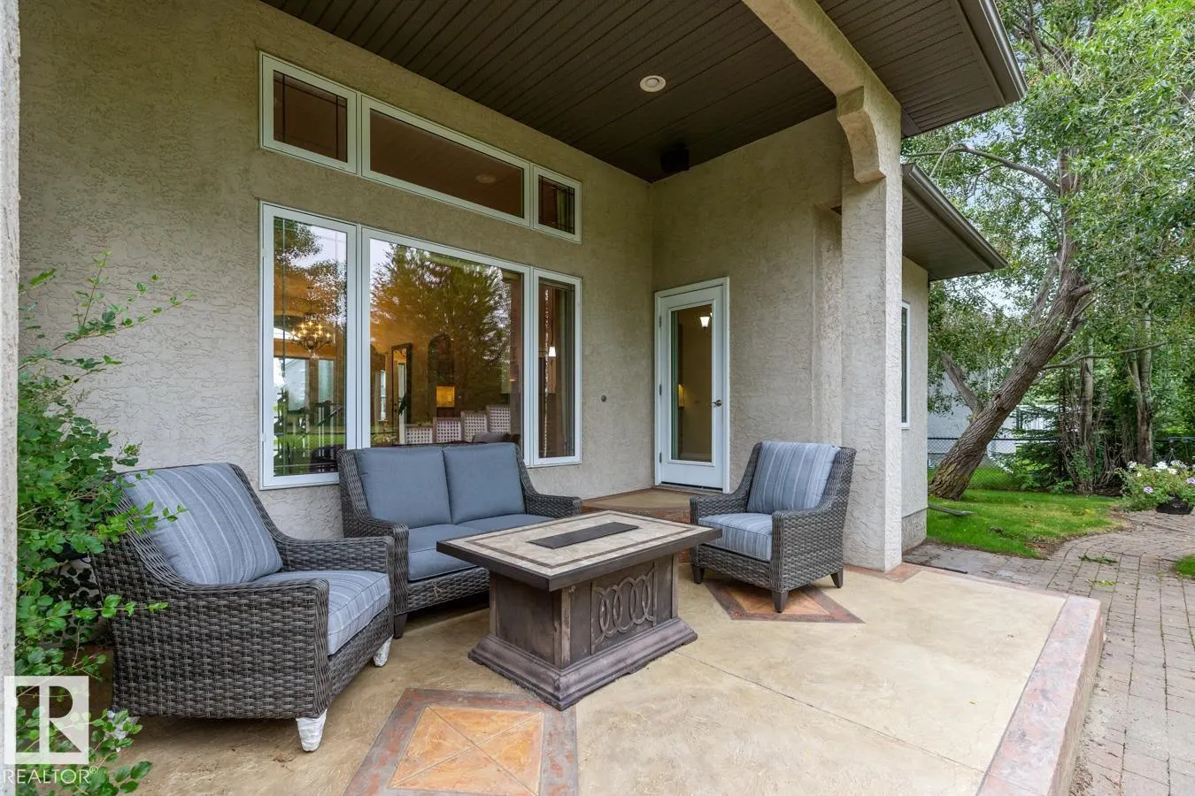 12 COUNTRY CLUB PL