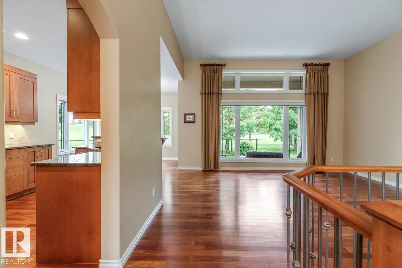 12 COUNTRY CLUB PL