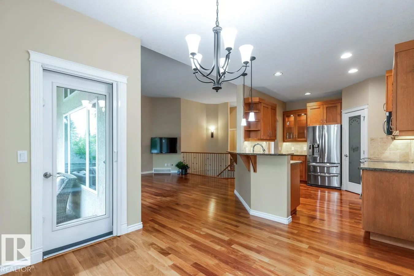 12 COUNTRY CLUB PL