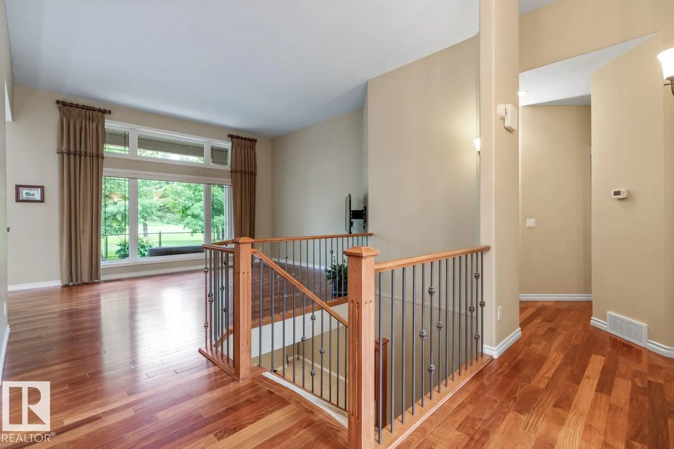 12 COUNTRY CLUB PL