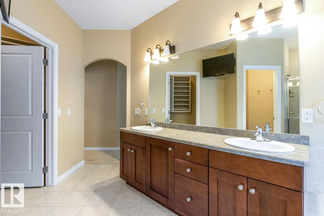 12 COUNTRY CLUB PL