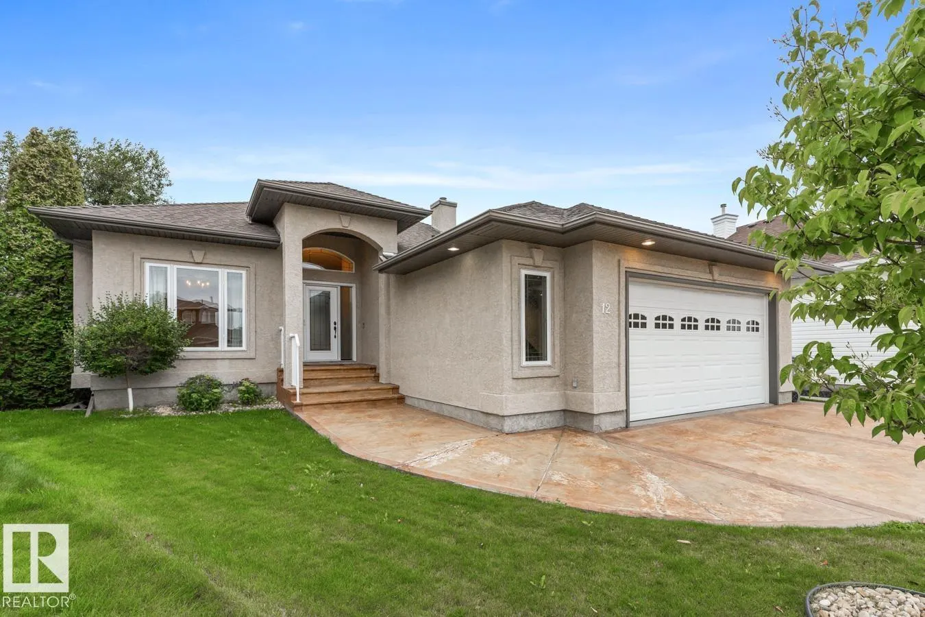 12 COUNTRY CLUB PL