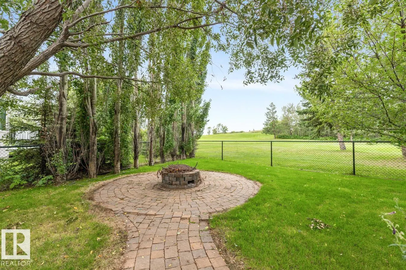 12 COUNTRY CLUB PL