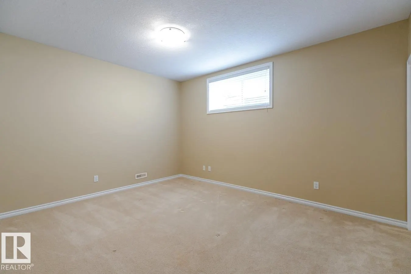 12 COUNTRY CLUB PL