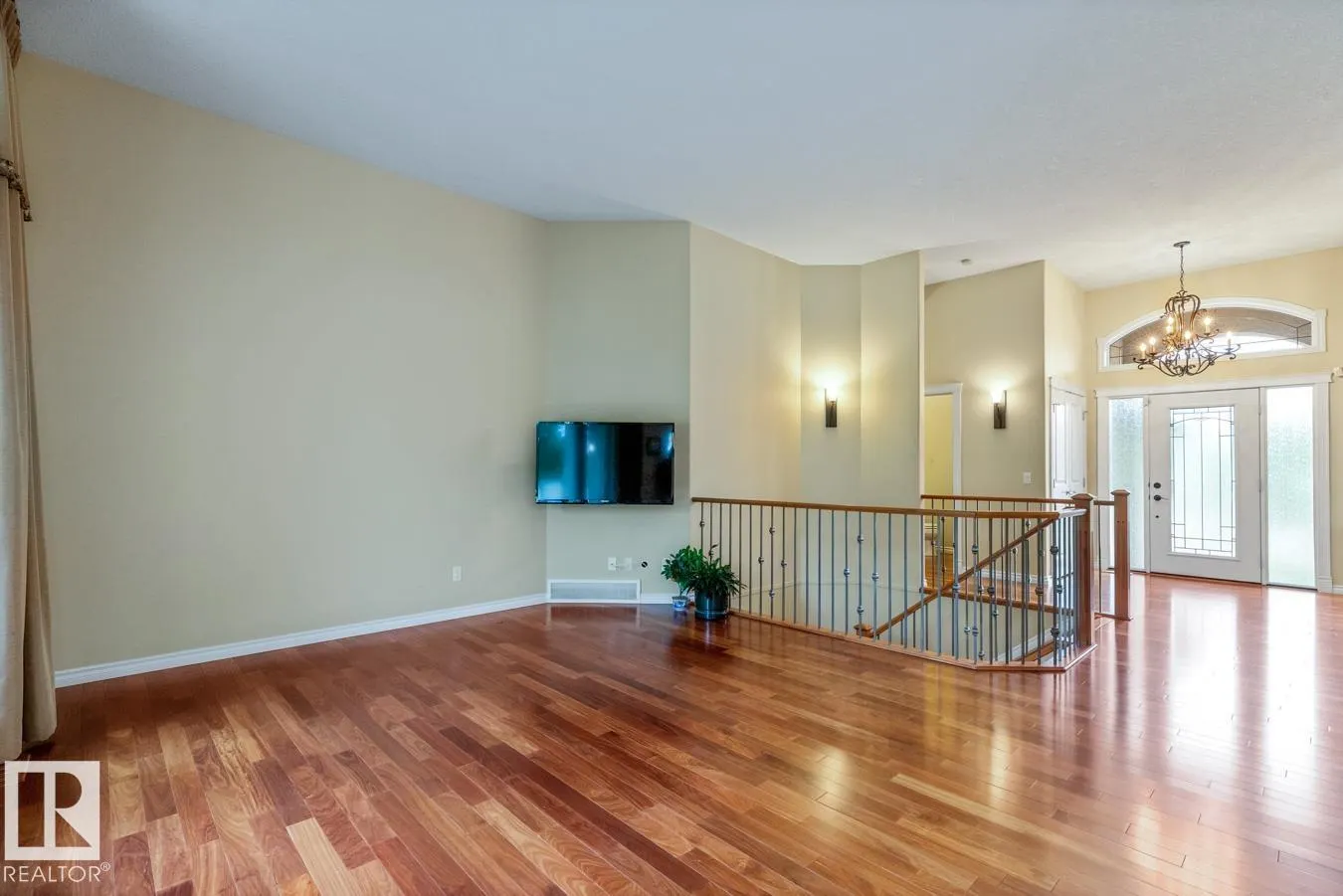 12 COUNTRY CLUB PL
