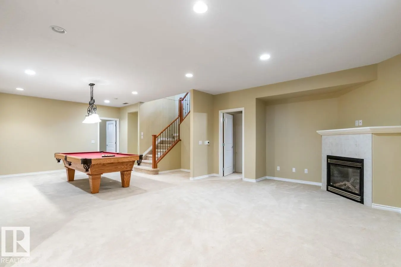 12 COUNTRY CLUB PL