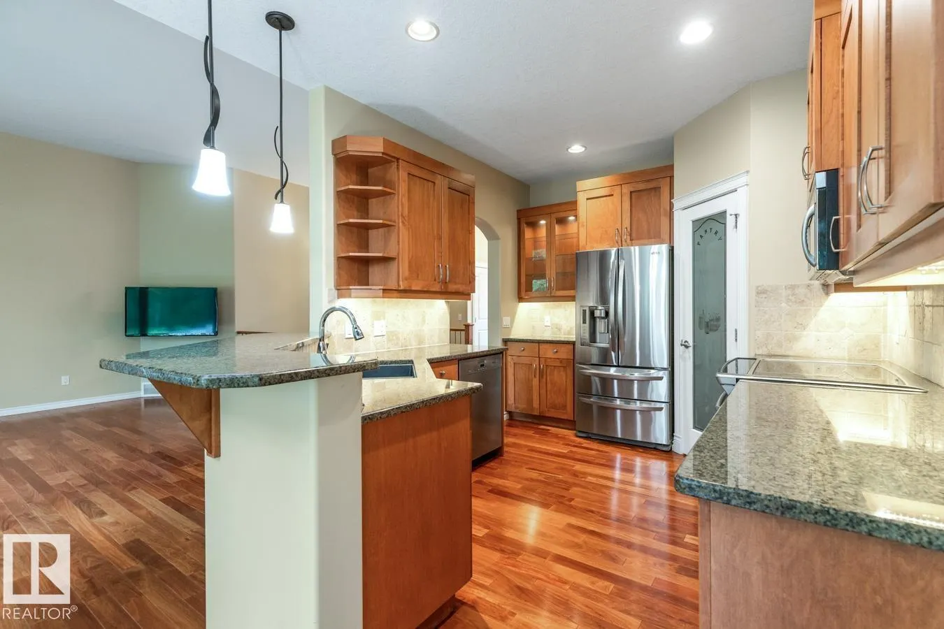 12 COUNTRY CLUB PL