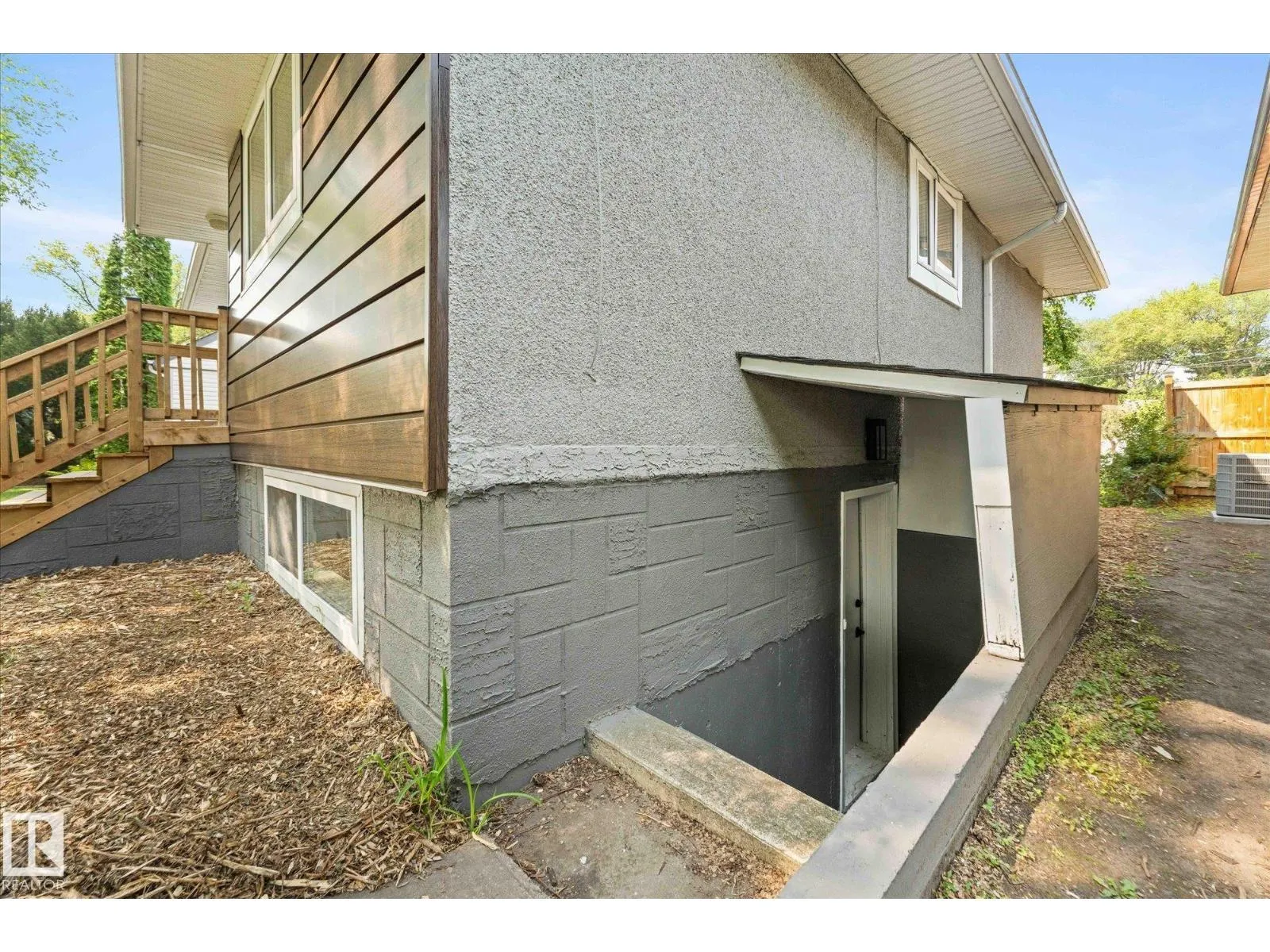 10112 81 ST NW