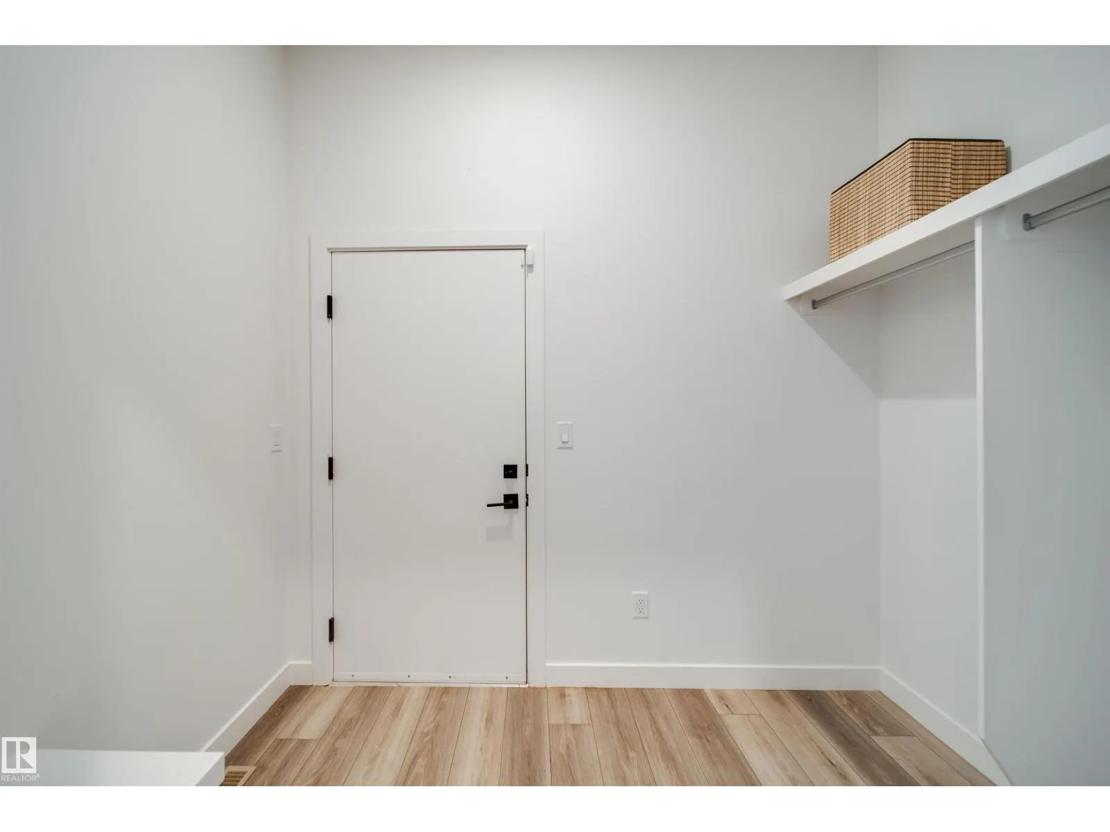 4832 KNIGHT CR SW