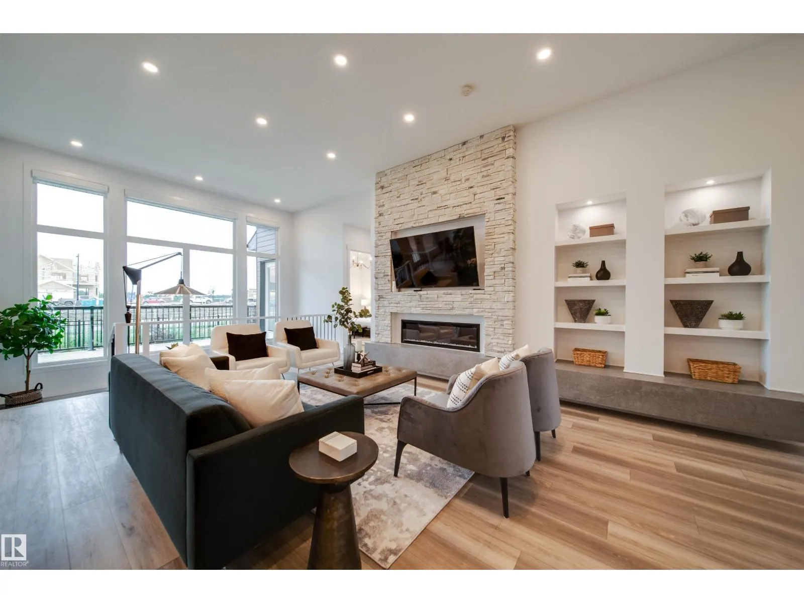 4832 KNIGHT CR SW