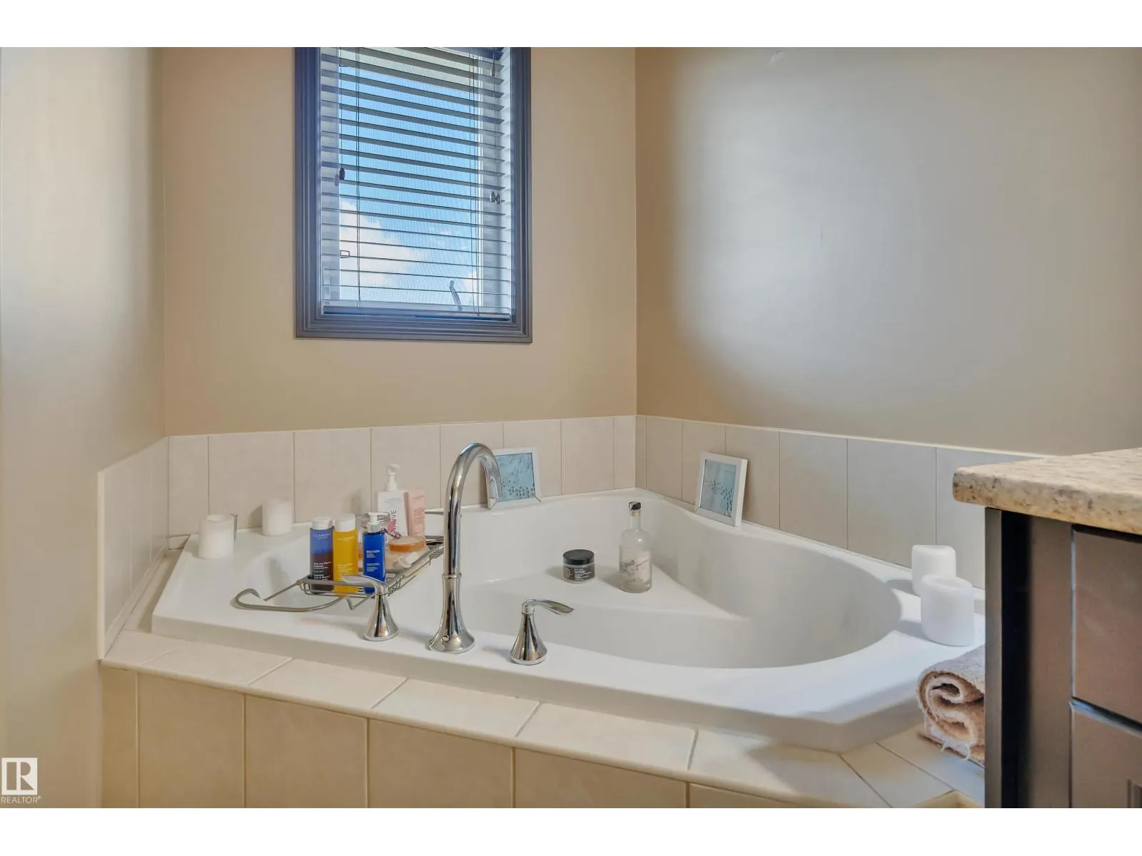 #124 102 WEST HAVEN DR