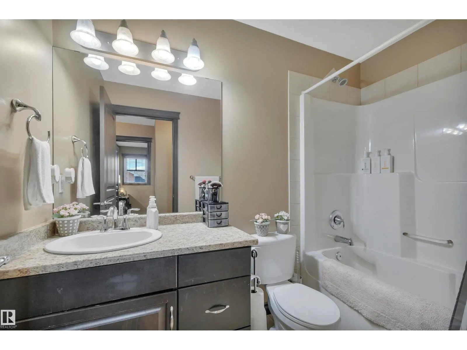 #124 102 WEST HAVEN DR