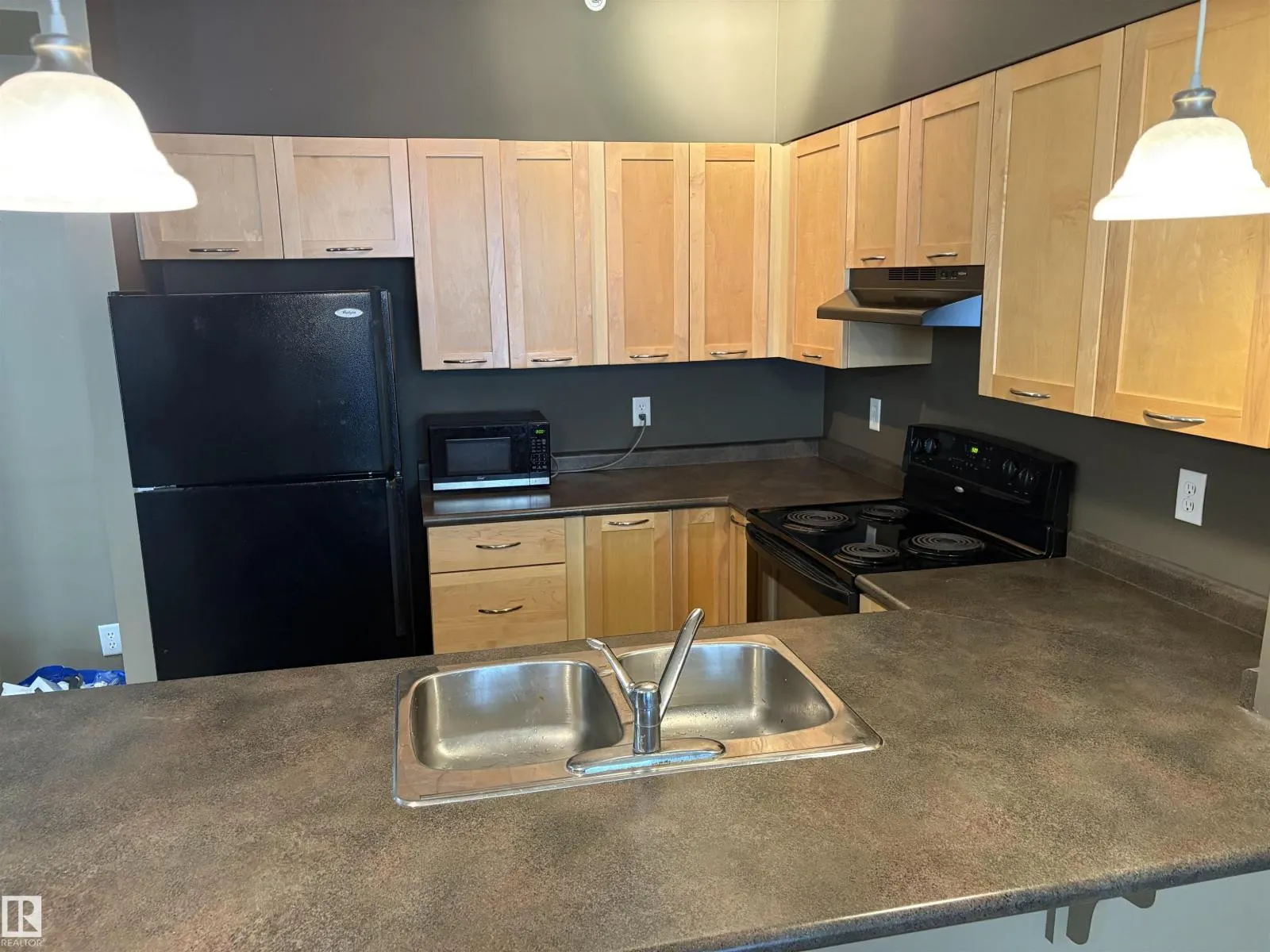 #2-312 4245 139 AV NW